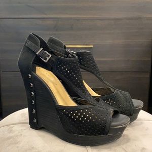 FREE!! Gianni Bini | Black Leather Wedges